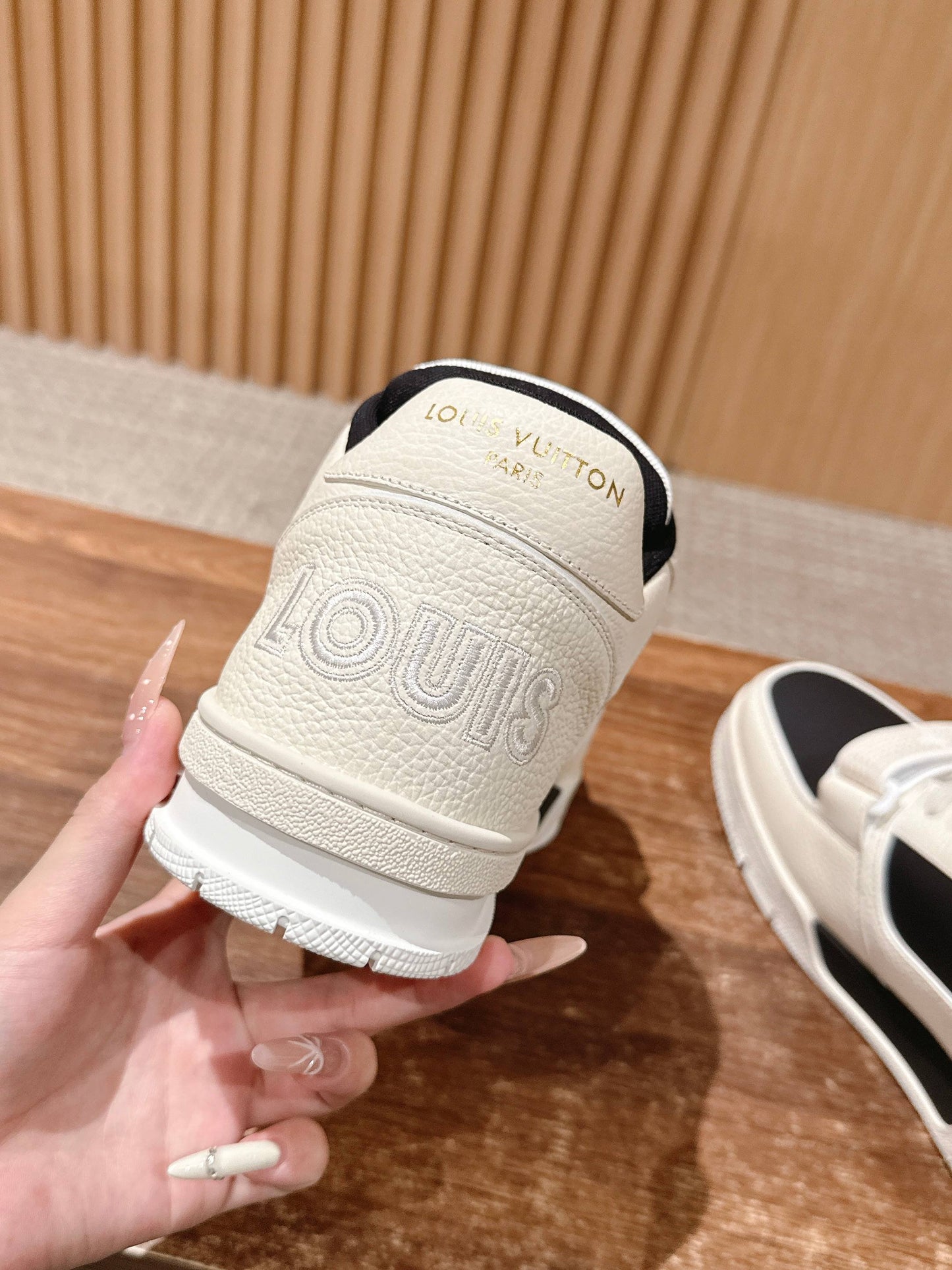 路L家-Vuitton 標識休閒鞋 黑色