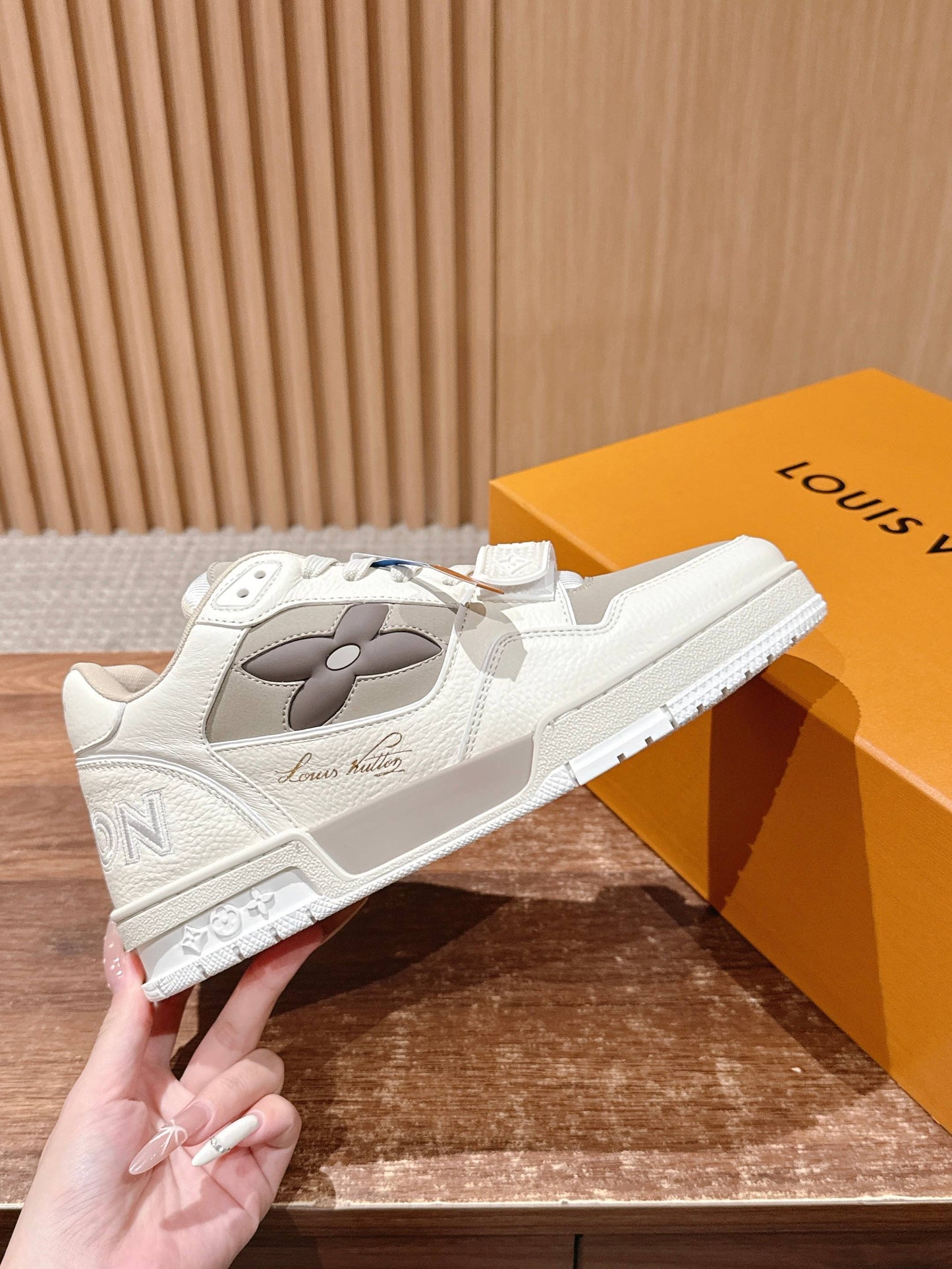 路L家-Vuitton 標識休閒鞋 灰色