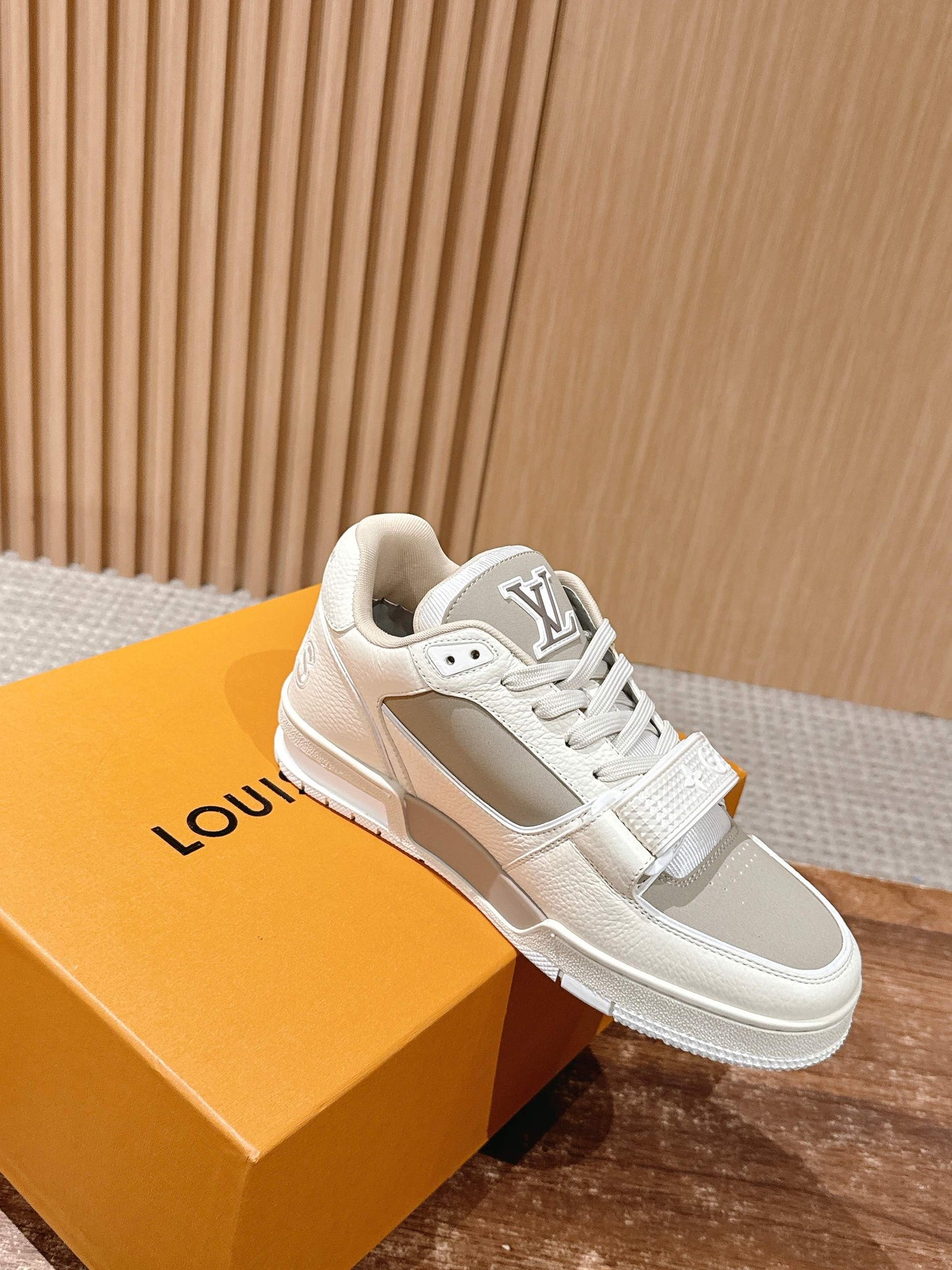 路L家-Vuitton 標識休閒鞋 灰色