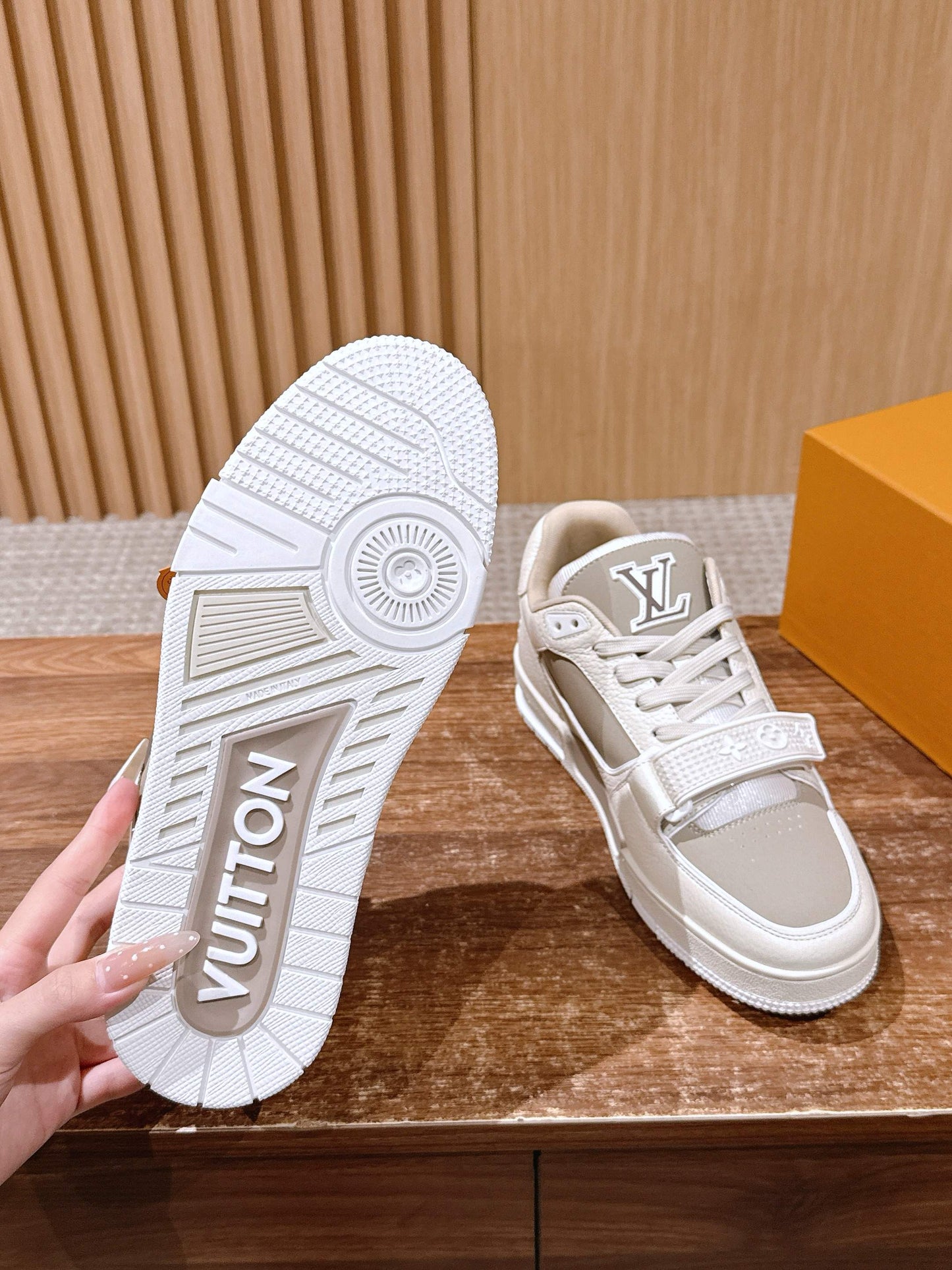路L家-Vuitton 標識休閒鞋 灰色