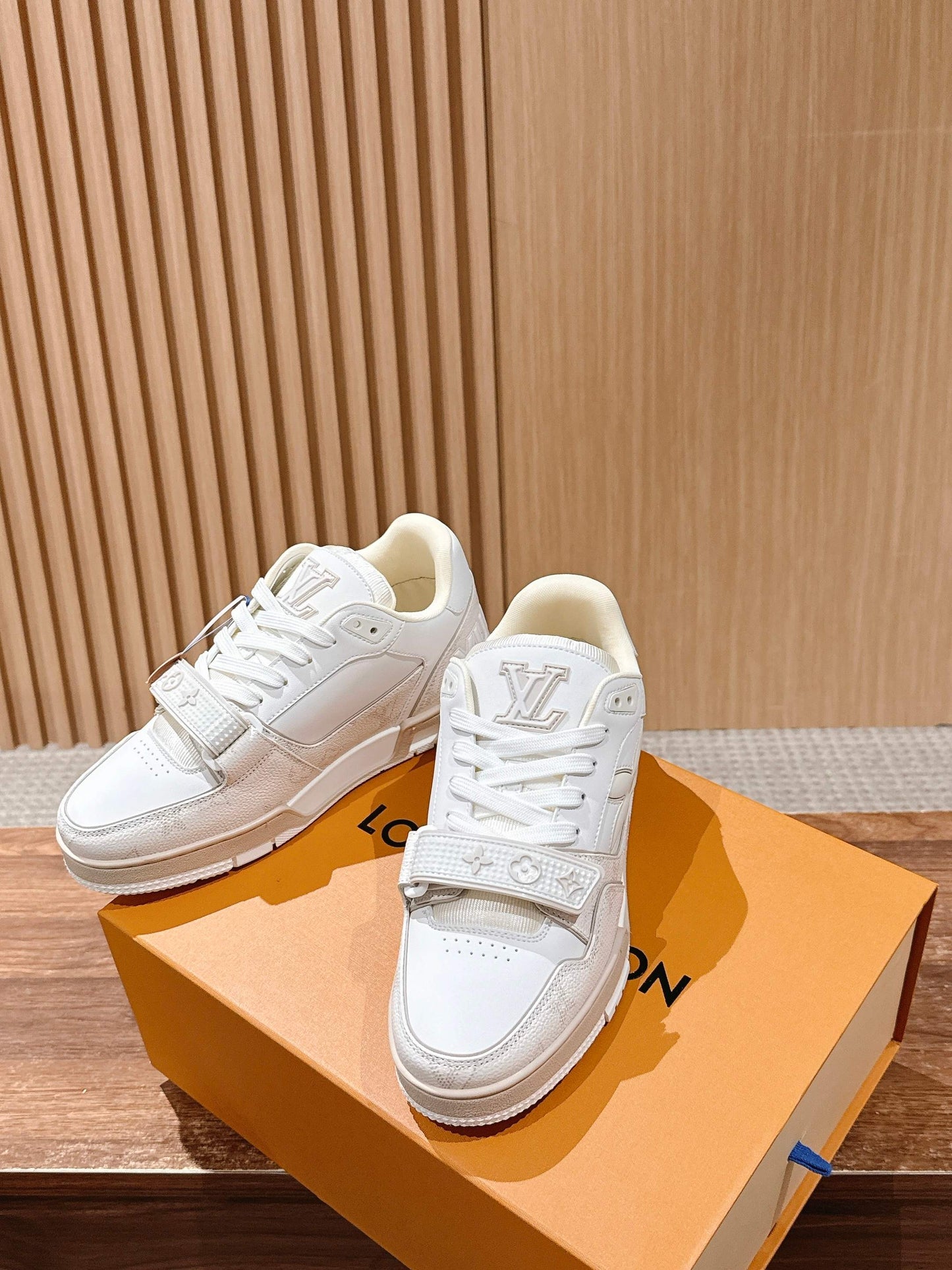路L家-Vuitton 標識休閒鞋 米色