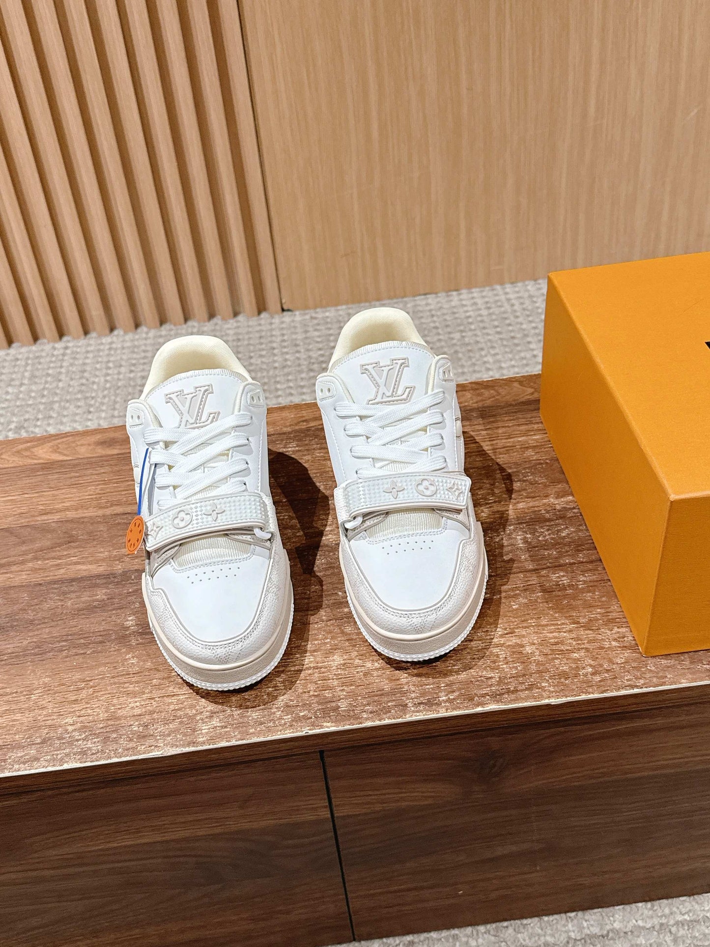 路L家-Vuitton 標識休閒鞋 米色