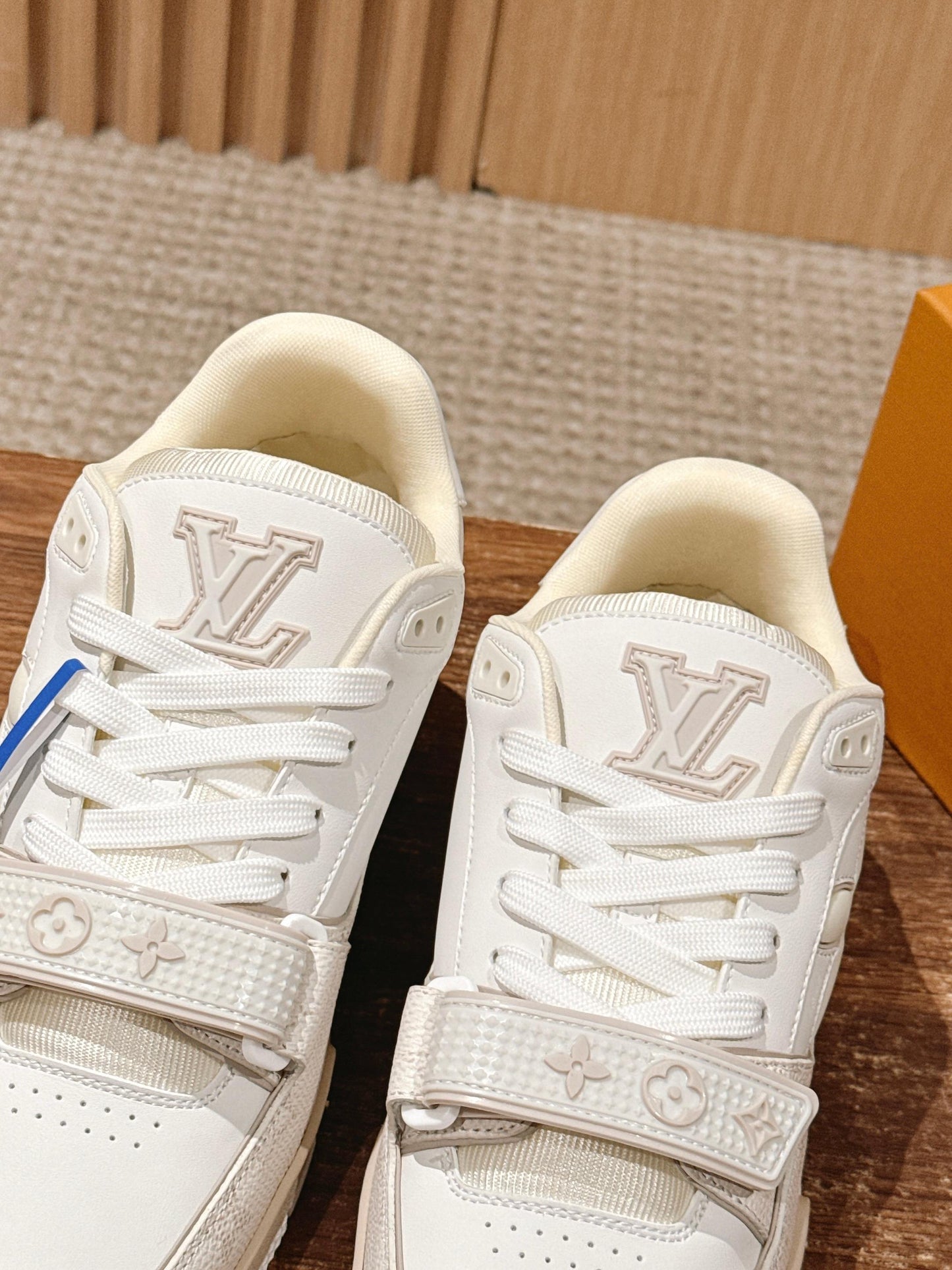 路L家-Vuitton 標識休閒鞋 米色