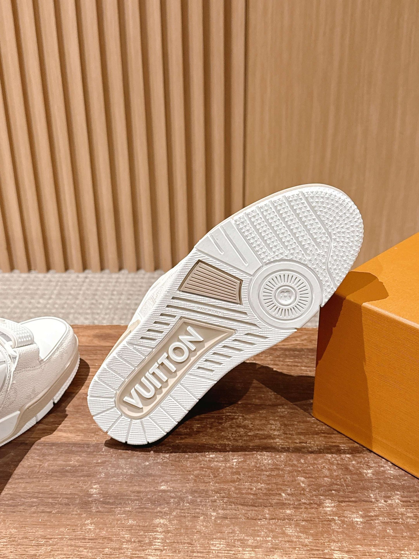 路L家-Vuitton 標識休閒鞋 米色