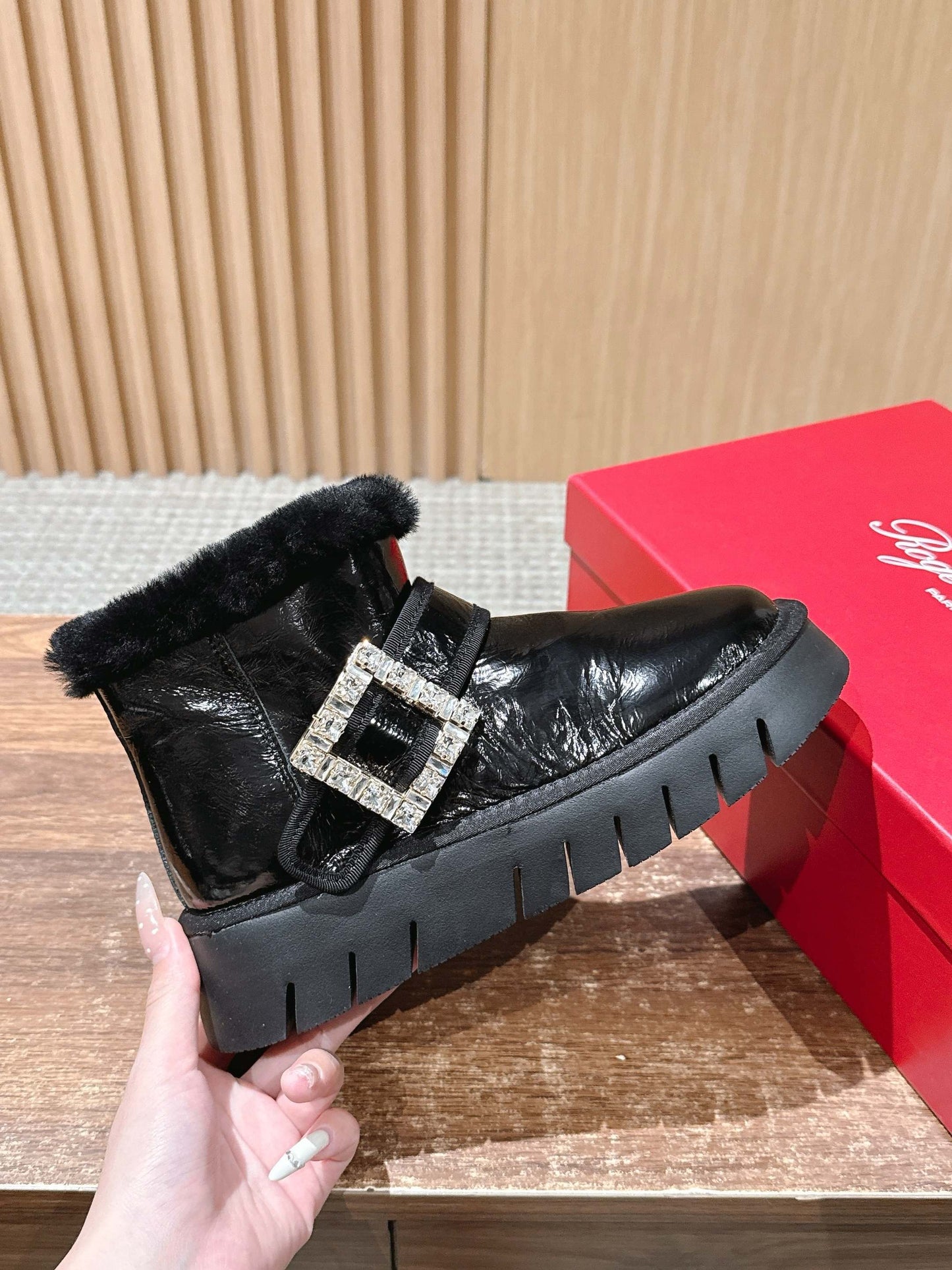RV 鑽扣毛毛雪靴 黑色