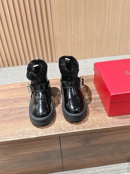 RV 鑽扣毛毛雪靴 黑色