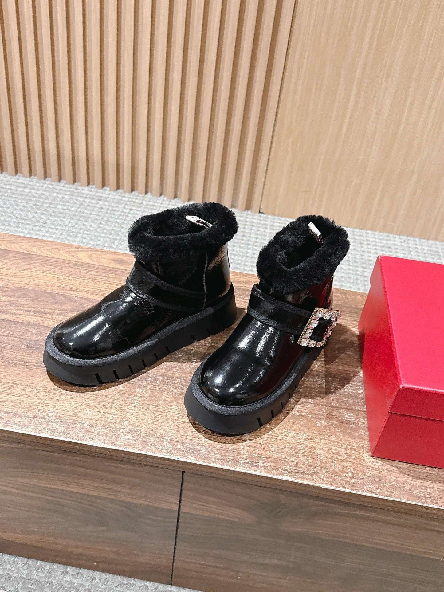 RV 鑽扣毛毛雪靴 黑色
