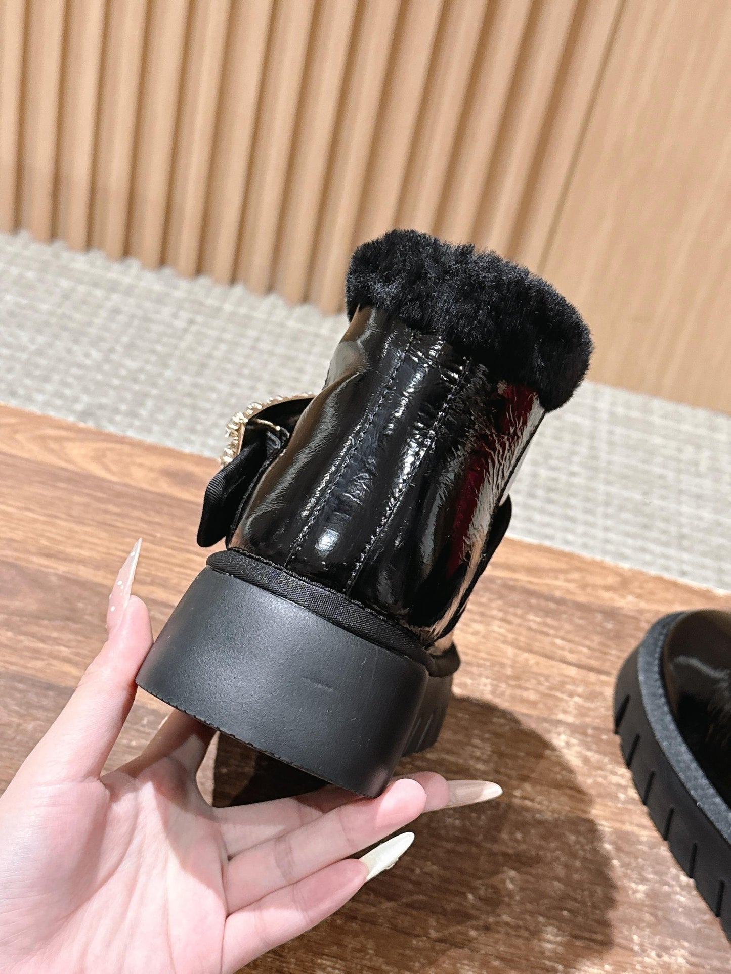 RV 鑽扣毛毛雪靴 黑色