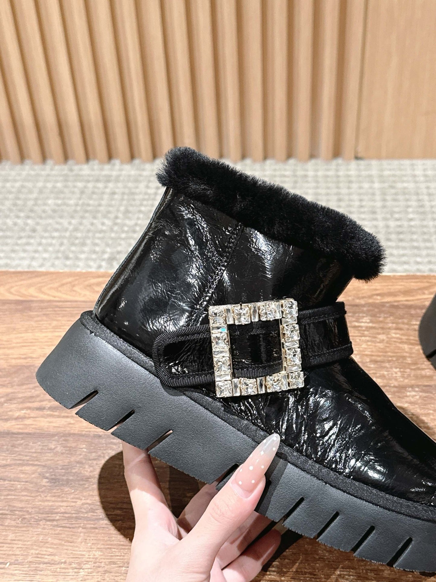 RV 鑽扣毛毛雪靴 黑色
