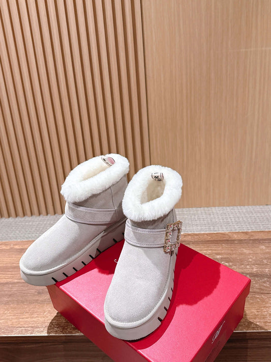 RV 鑽扣毛毛雪靴 白色