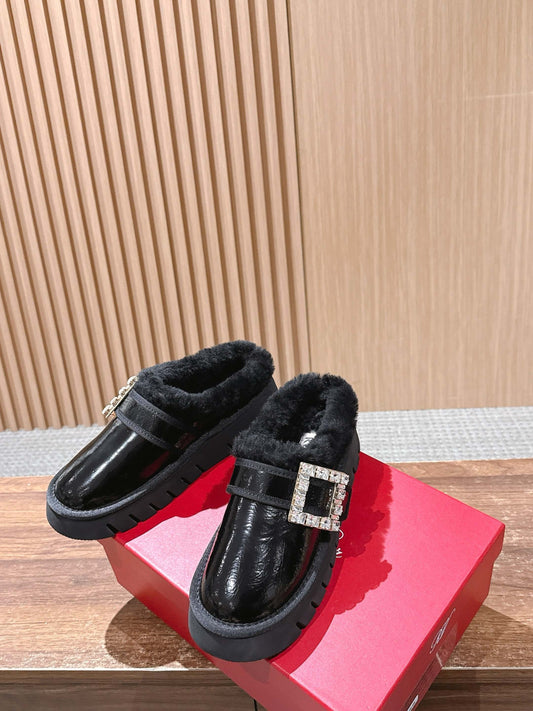 RV 鑽扣毛毛拖 黑色