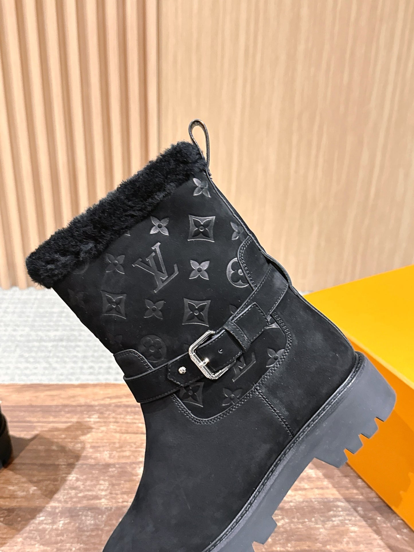 路L家-𝐓𝐞𝐧𝐢𝐭𝐨𝐭 羊毛皮短靴 黑色