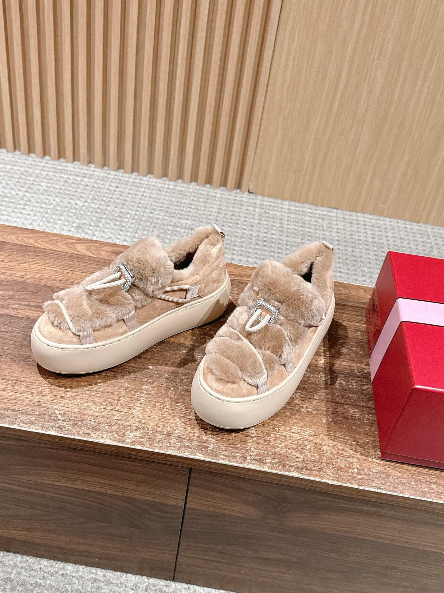 RV  𝐕𝐢𝐯'𝐔𝐩 絨毛休閒鞋 米色
