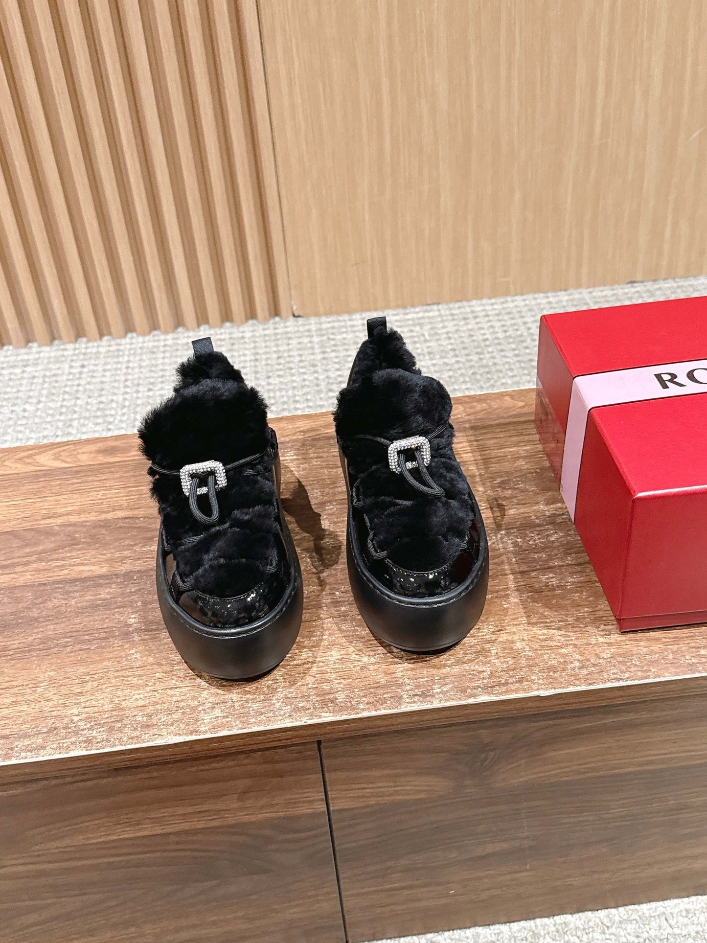 RV  𝐕𝐢𝐯'𝐔𝐩 絨毛休閒鞋 黑色