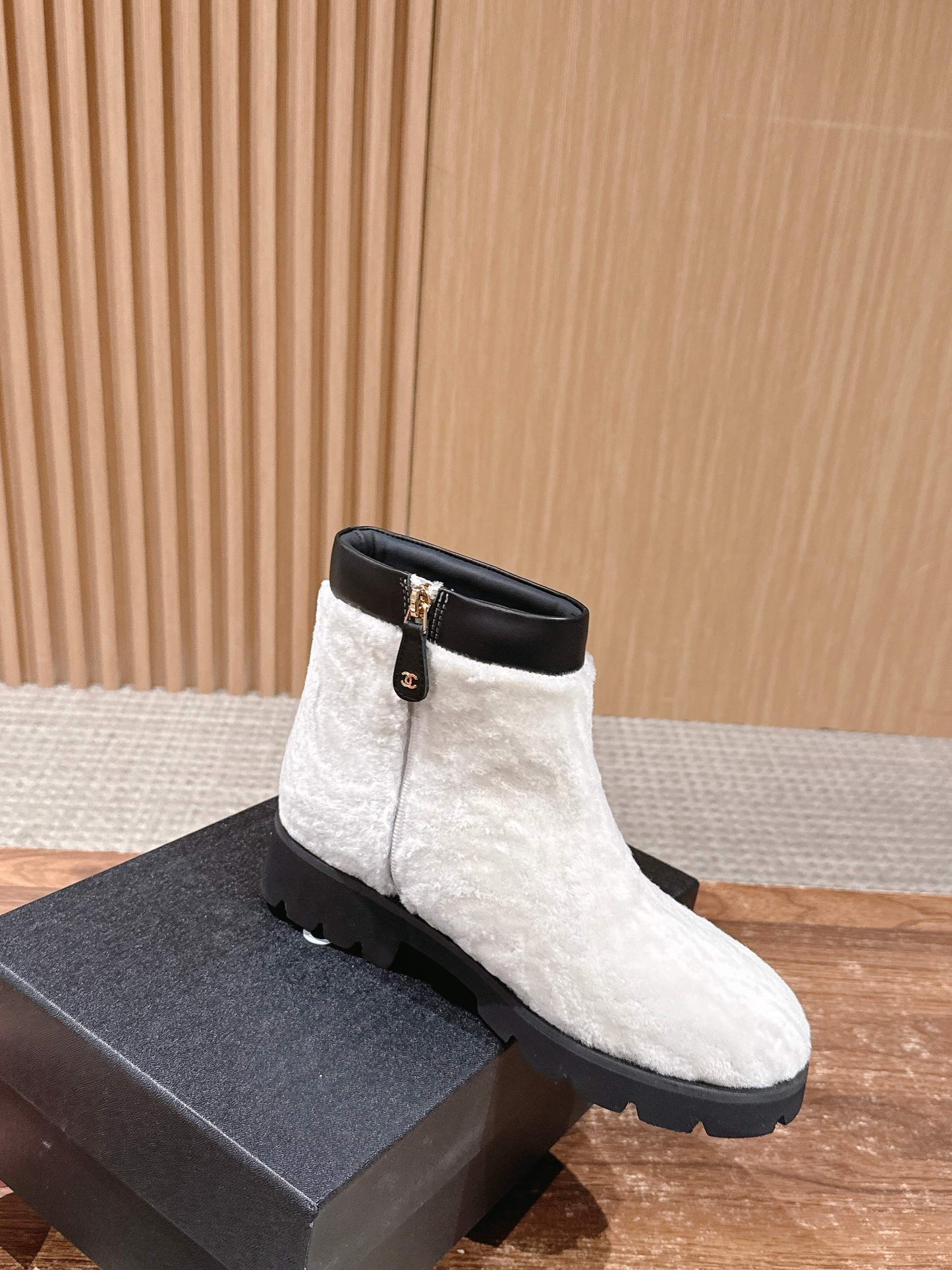 小香家-包邊毛絨短靴 白色