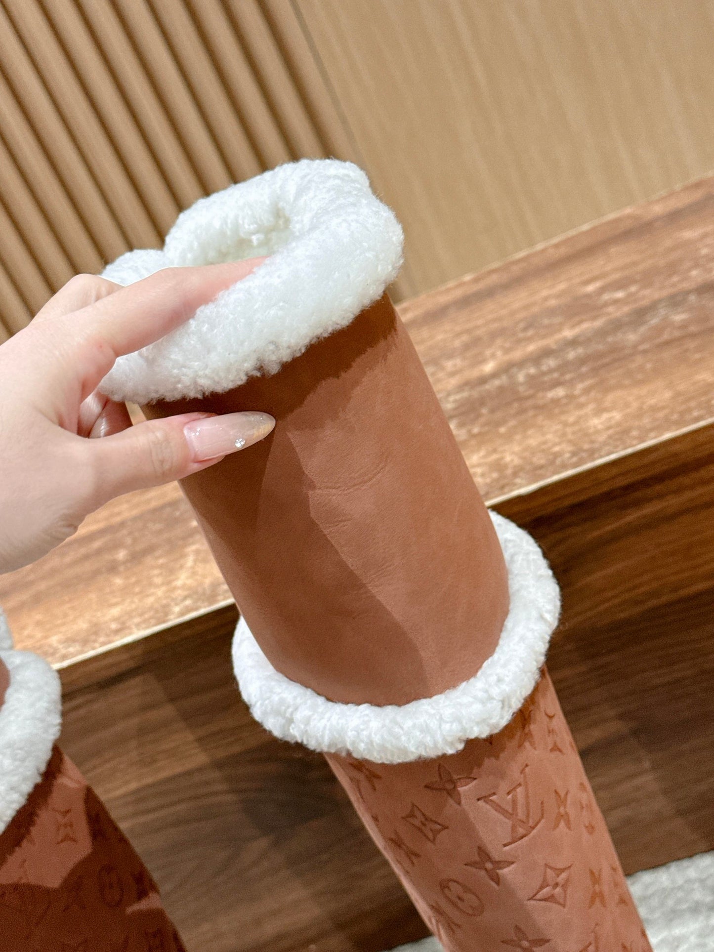 路L家-毛毛過膝長靴 棕色