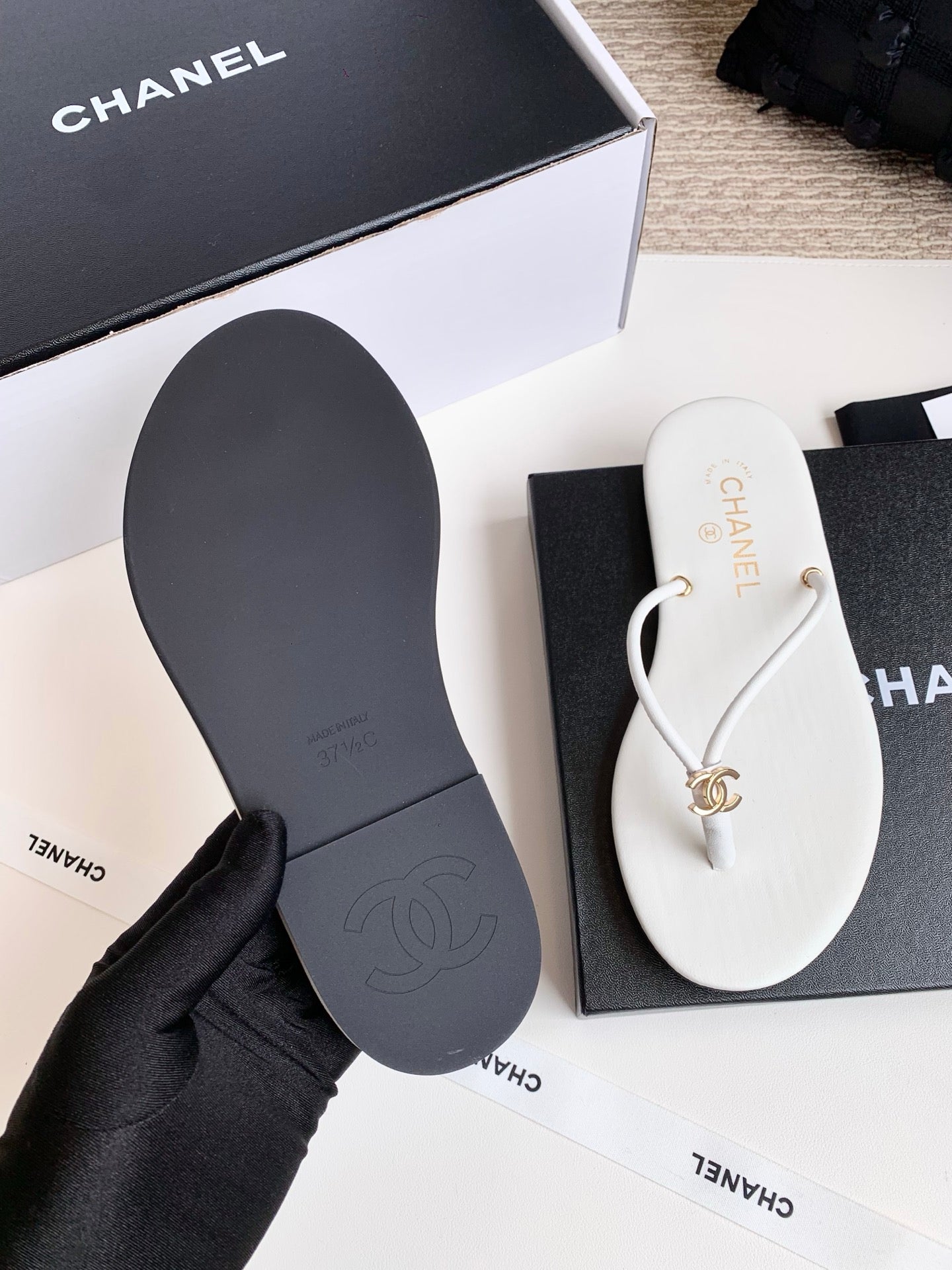 小香家-人字平底拖鞋 白色