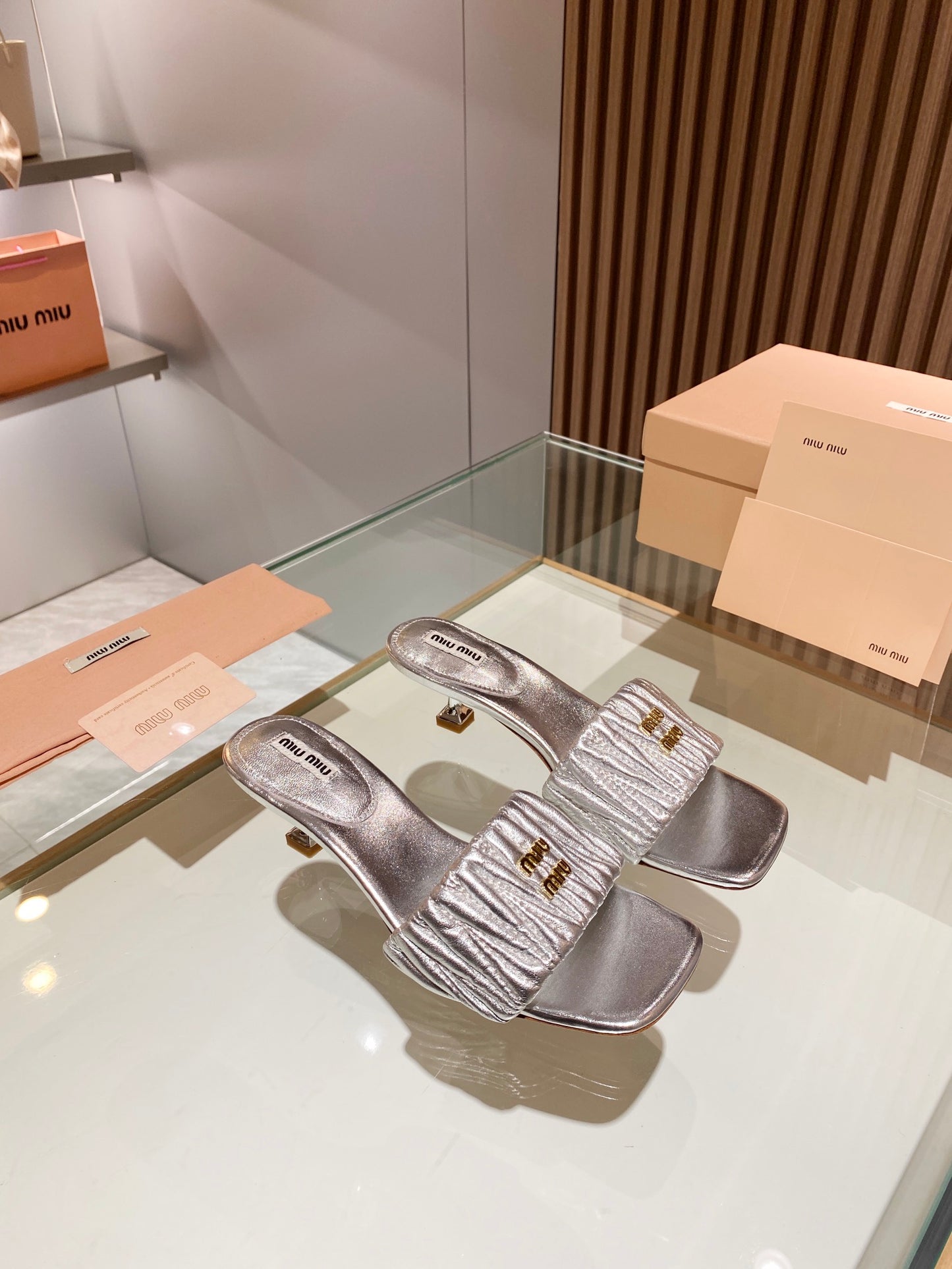 穆M家-2023早春新款 低跟拖鞋 銀色