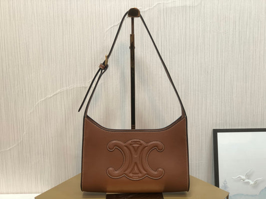 賽C家-22s春夏新品｜CUIR TRIOMPHE 光滑牛皮革肩背包