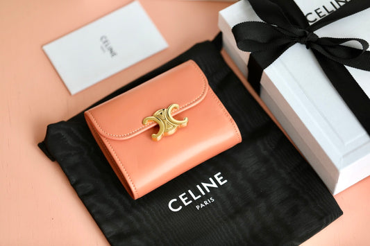 Celine TRIOMPHE 小號亮澤羊皮翻蓋錢包-荔枝色