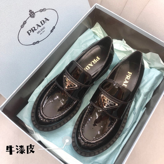 Prada鞋-Parda Loafers 亮皮三角銀字logo 厚底樂福鞋（黑色）