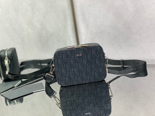 Dior 經典相機包-17*5*12cm