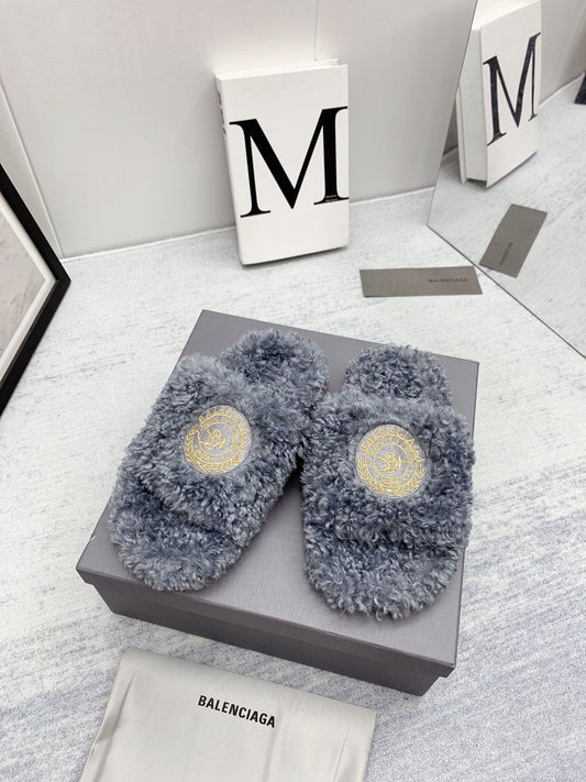 巴黎世-春夏新品刺繡捲毛拖（尺碼35-39）