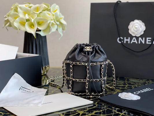 Chanel 小號羊皮抽繩水桶包