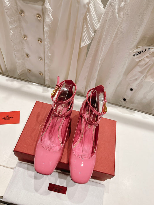 范倫V-2023春夏新款 Rockstud系列 綁帶低跟鞋 4.5cm 桃紅色