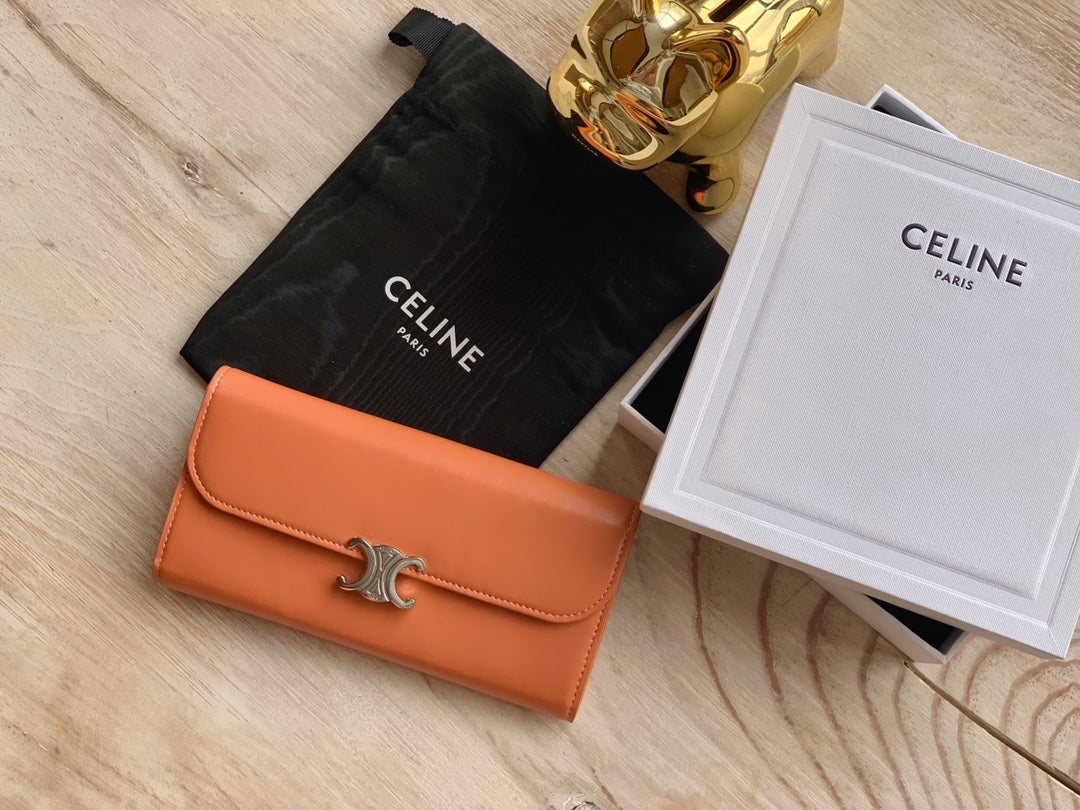 Celine TRIOMPHE 大號亮澤光滑羊皮革翻蓋長夾