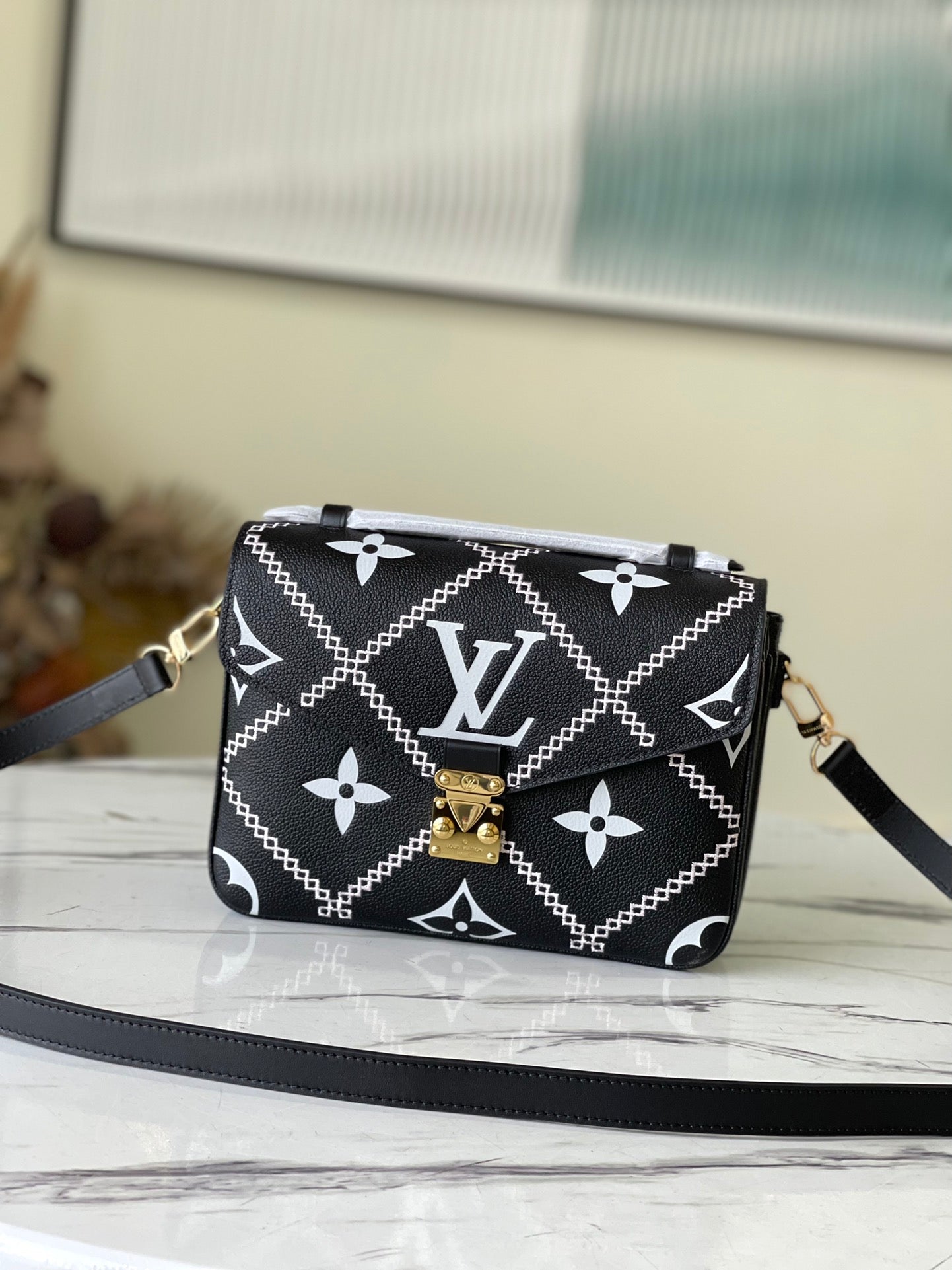 M46028 路L家-2022 春季系列 Pochette Métis 郵差包