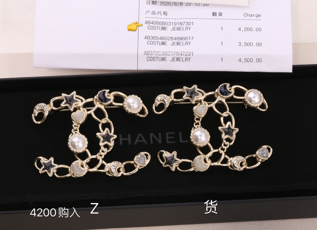 Chanel 胸針