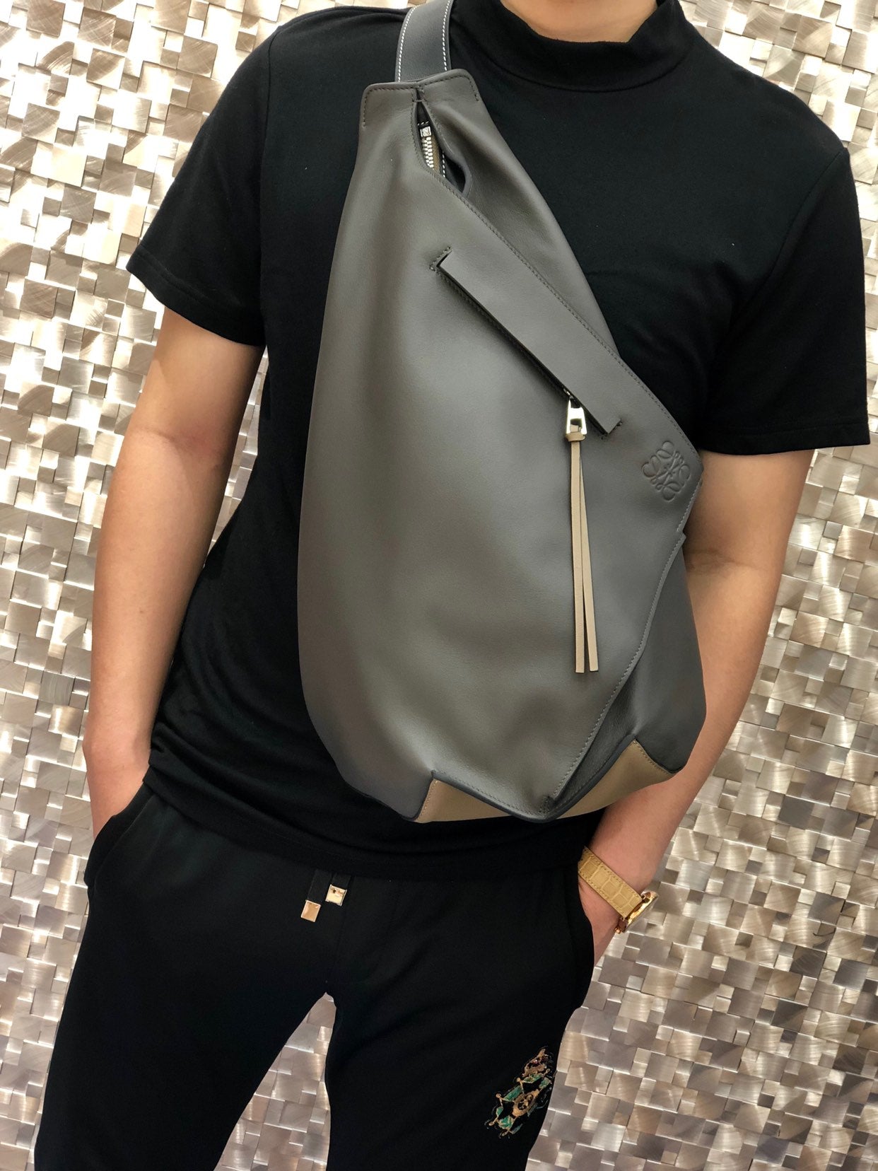 Loe-anton bag 肩背包 後背包 上身照