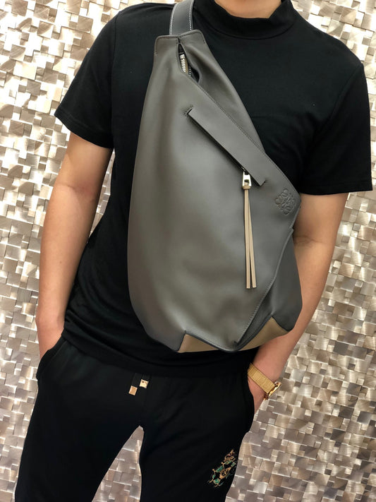 Loe-anton bag 肩背包 後背包 上身照