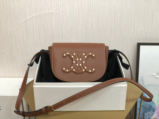 賽C家-FOLCO CUIR TRIOMPHE 牛皮革飾釘手袋