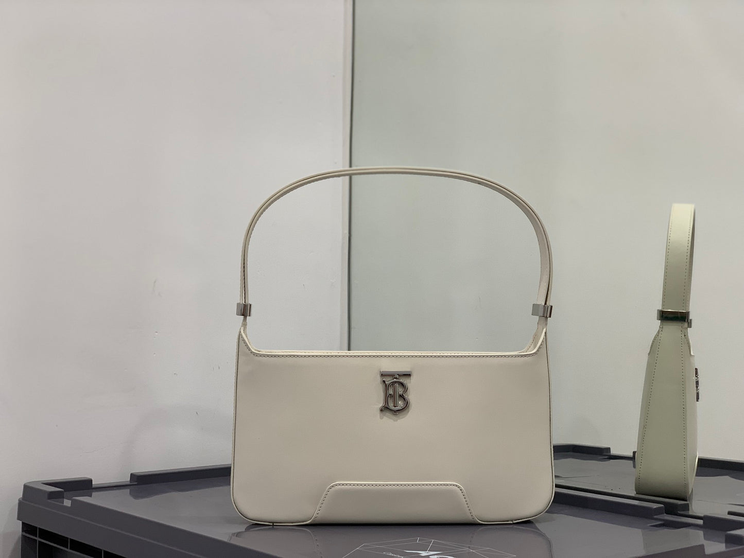 巴B家-新款 Tb shoulder bag 腋下斜挎包 白色