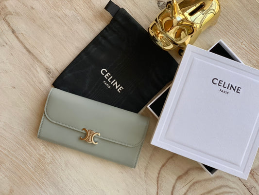 Celine TRIOMPHE 大號亮澤光滑羊皮革翻蓋長夾