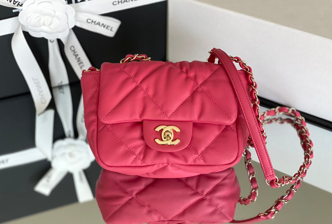 Chanel 度假系列柔軟小牛皮包-粉紅色