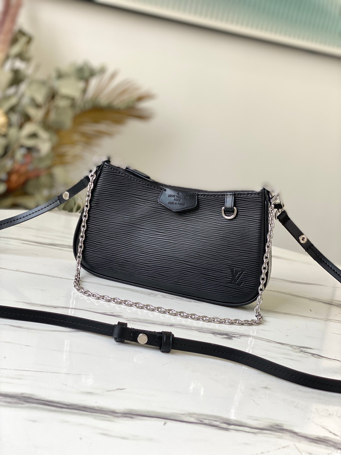 LV M80471 黑色 Easy Pouch On Strap 手袋