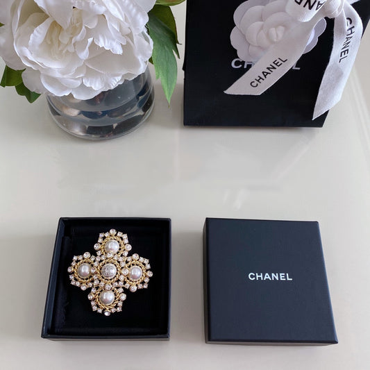 Chanel 胸針