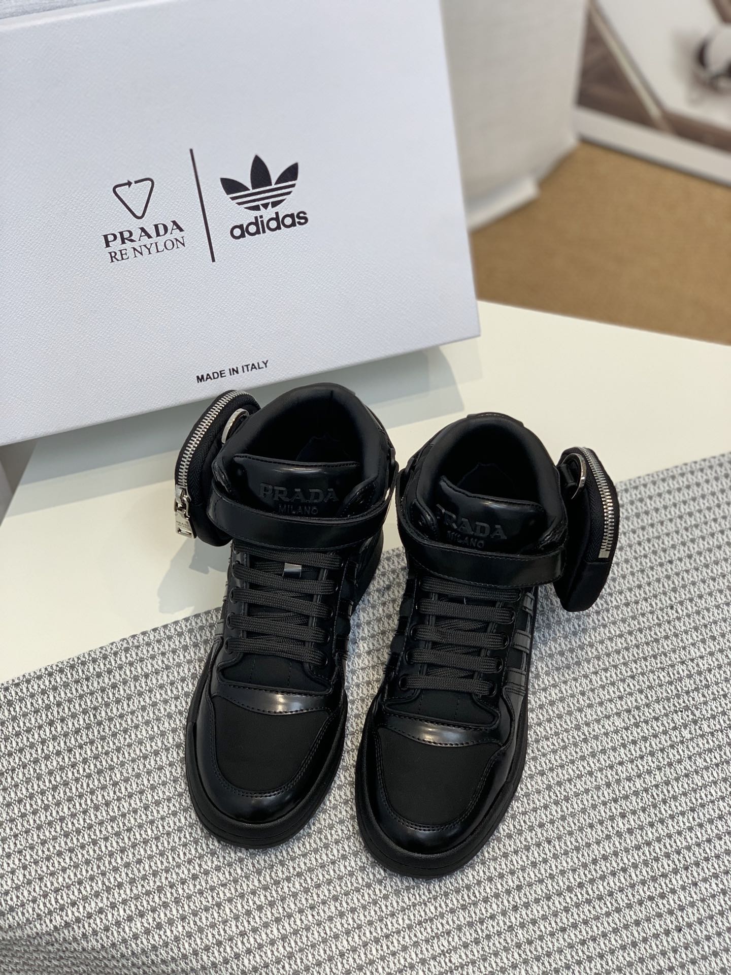 Prada 鞋-Prada x adidas 聯名 運動休閒鞋（黑）