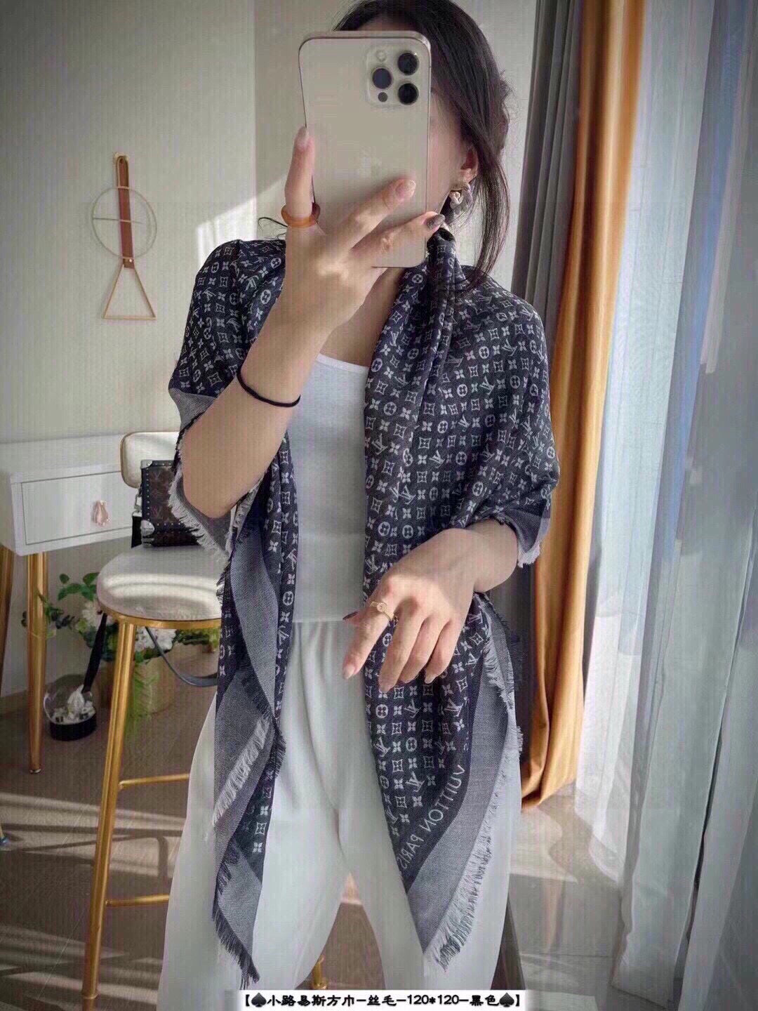 路L家-字母logo提花圍巾 120*120cm 50%羊毛+50%桑蠶絲 黑色
