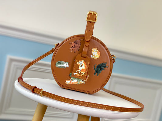 M52972 路L家-2019早春系列 Petite Boite Chapeau 圓餅包