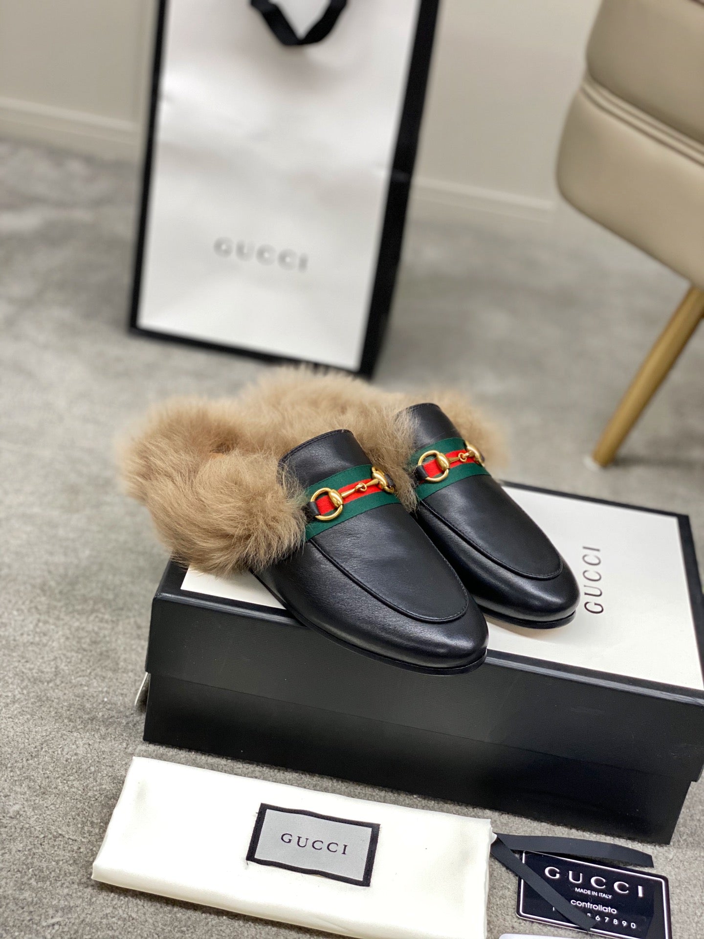 古G家-2020專櫃 最新走秀款 毛毛拖鞋 馬鞍扣款黑色