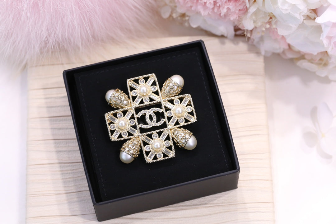 Chanel 胸針