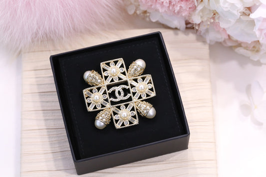 Chanel 胸針
