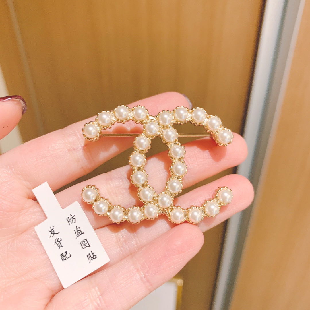 Chanel 胸針