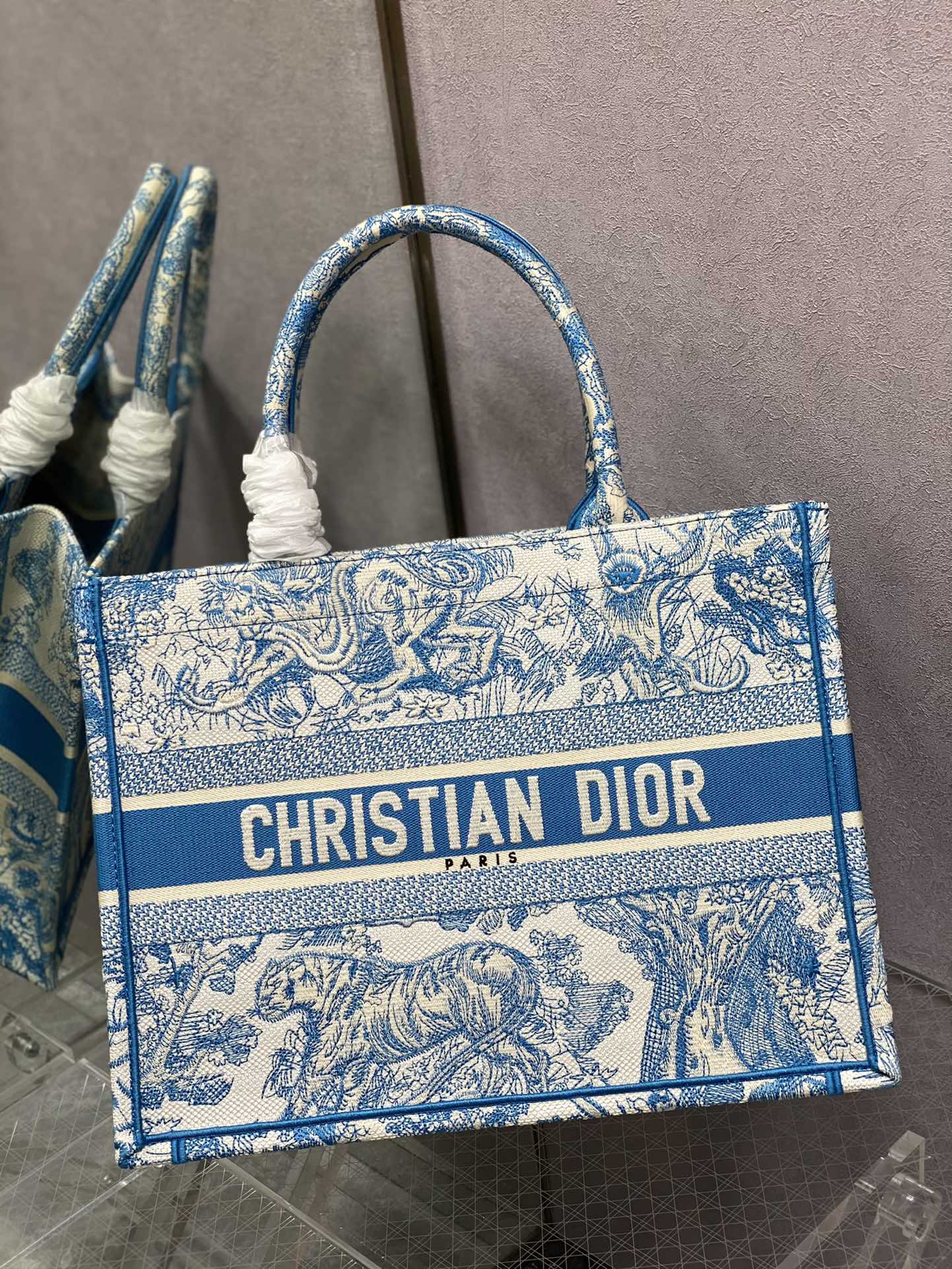 Dior Book Tote-小號36.5cm淺藍老虎