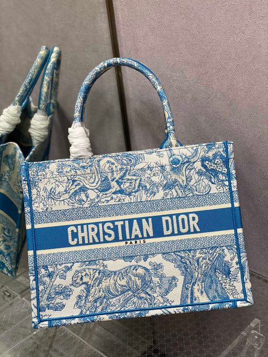 Dior Book Tote-小號36.5cm淺藍老虎