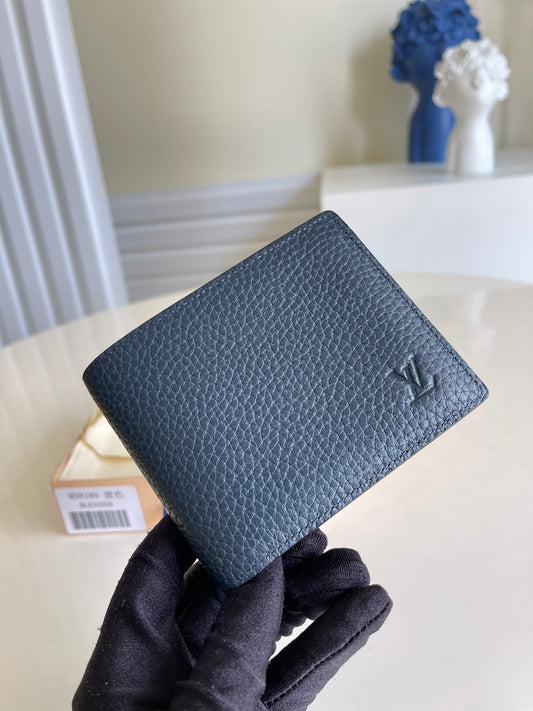 LV M58189藍色荔枝紋短夾